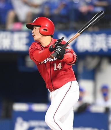 　３回、安打を放つ広島・大瀬良＝横浜スタジアム（撮影・高石航平）