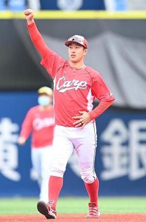 アップする小園（撮影・高石航平）