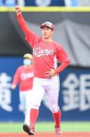 アップする小園（撮影・高石航平）