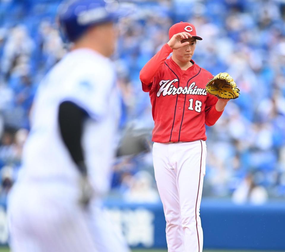 　２回、牧（手前）に先制２ランを許した森下（撮影・高石航平）