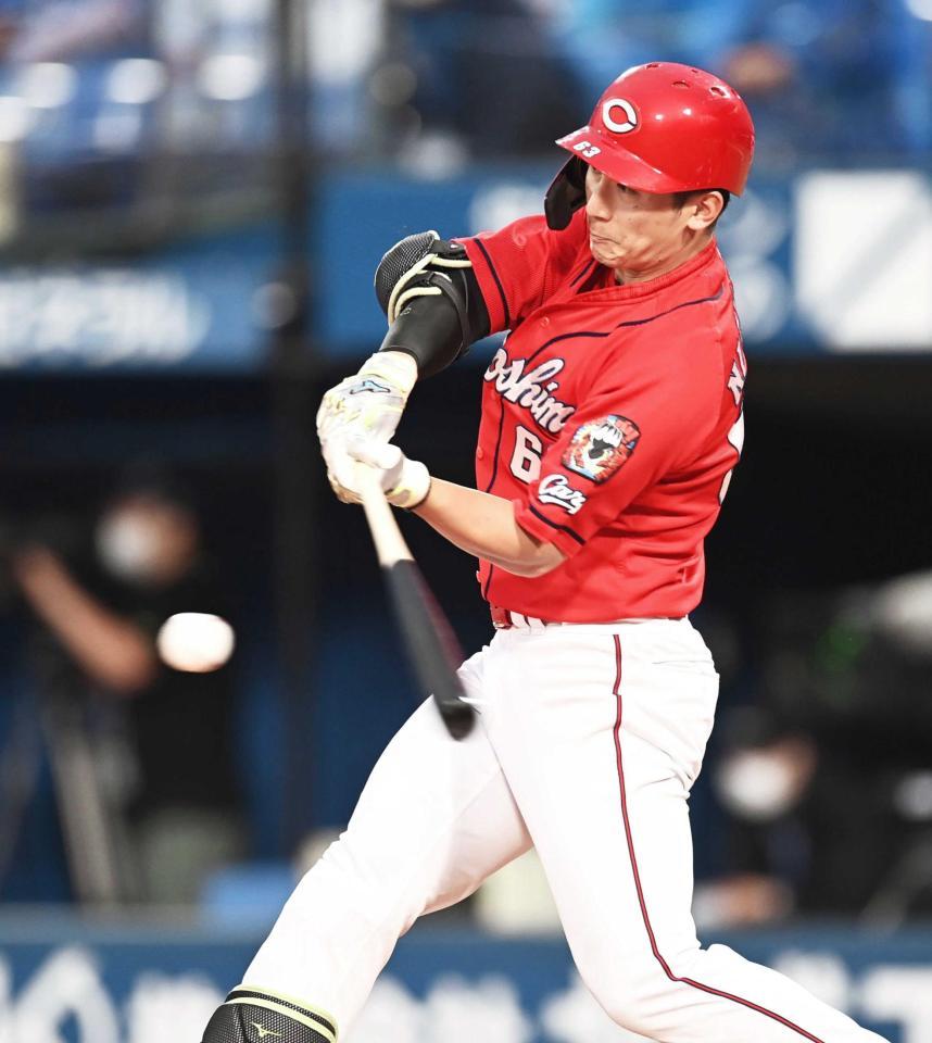 　９回、中前打を放つ西川（撮影・高石航平）