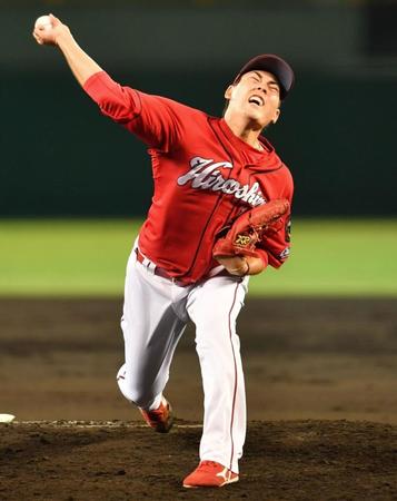 　阪神打線相手に力投する九里（撮影・佐々木彰尚）