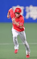 　１軍に合流して汗を流す宇草（撮影・立川洋一郎）