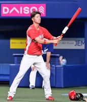 　１軍に合流して打撃練習をする宇草（撮影・立川洋一郎）