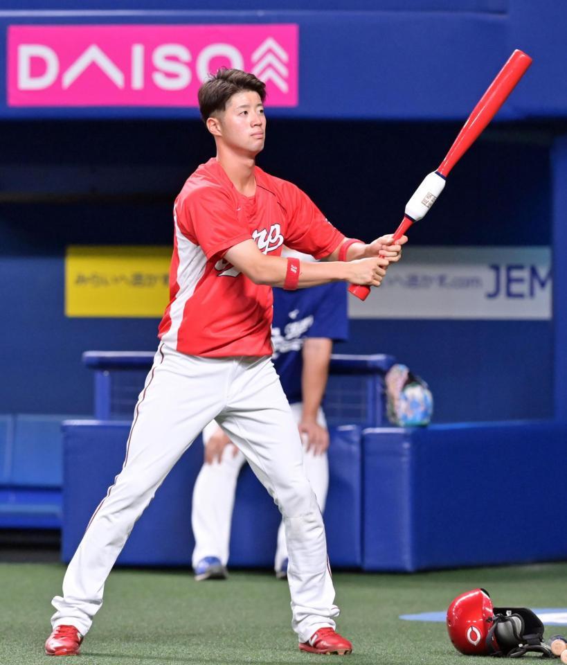 　１軍に合流して打撃練習をする宇草（撮影・立川洋一郎）