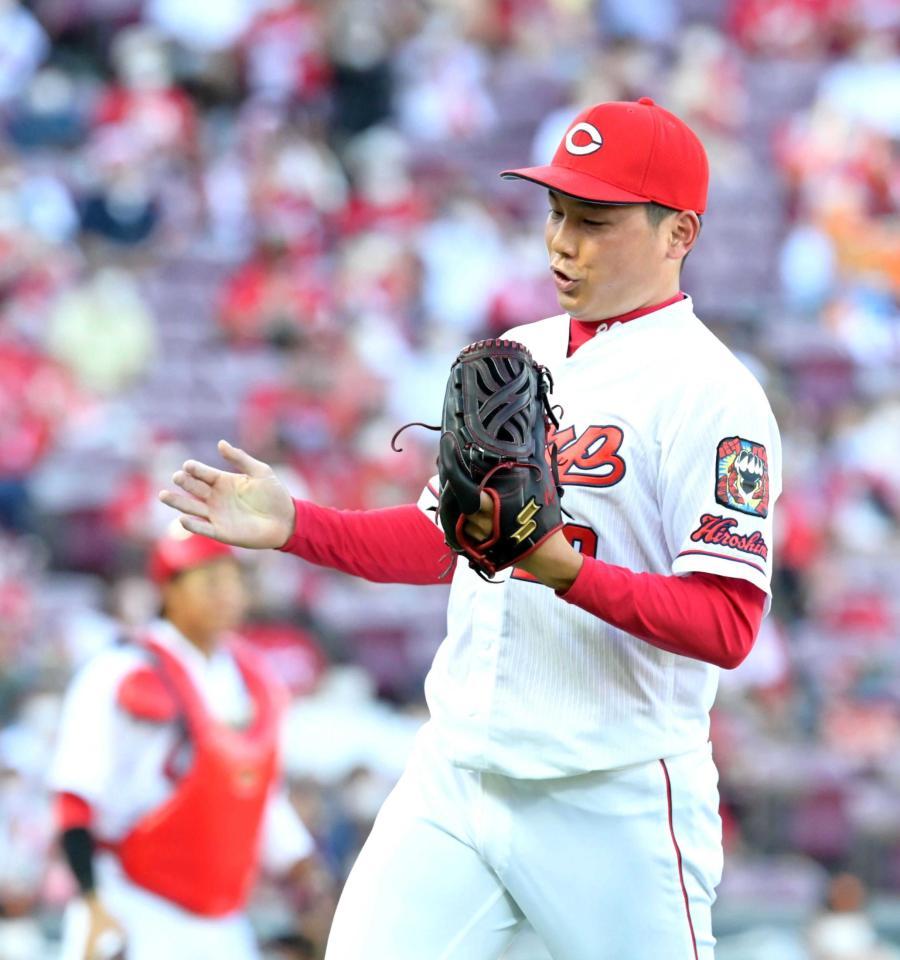 　９回を締めて３１セーブ目を挙げた栗林