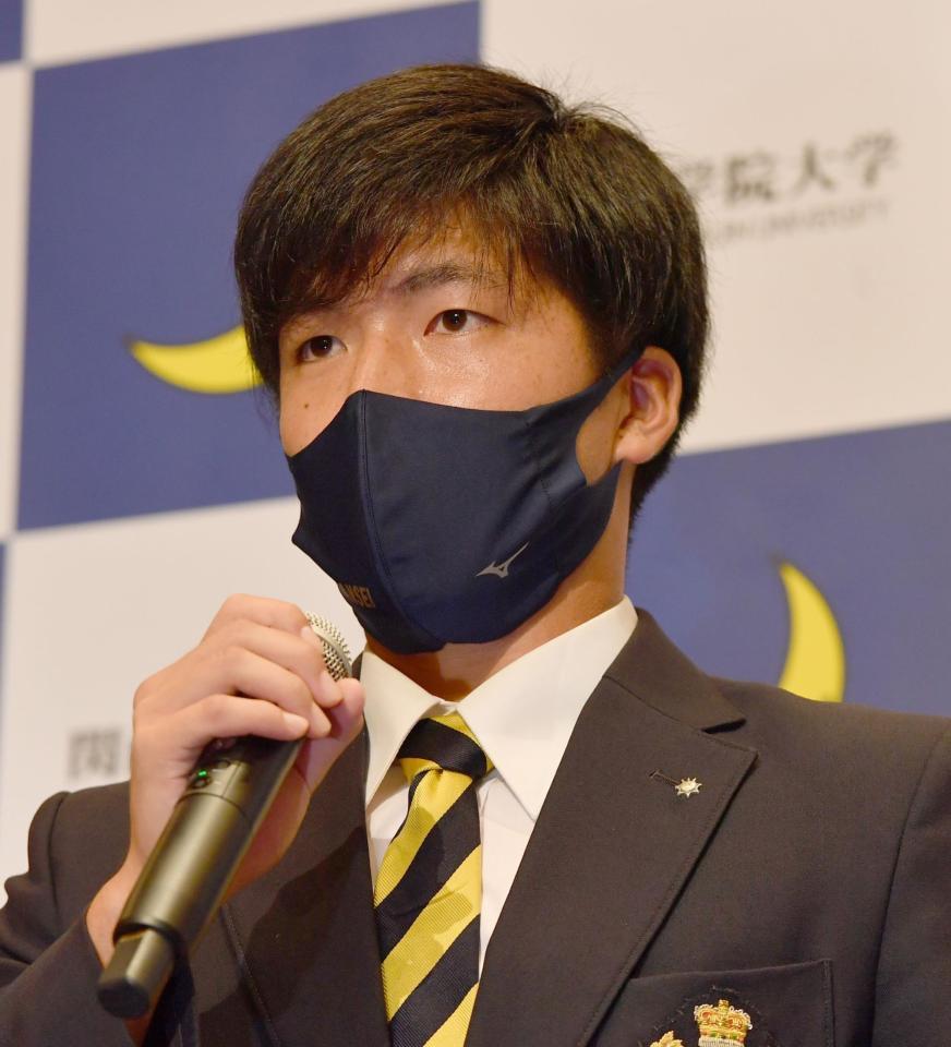　広島１位で指名された関西学院大・黒原拓未（撮影・佐々木彰尚）