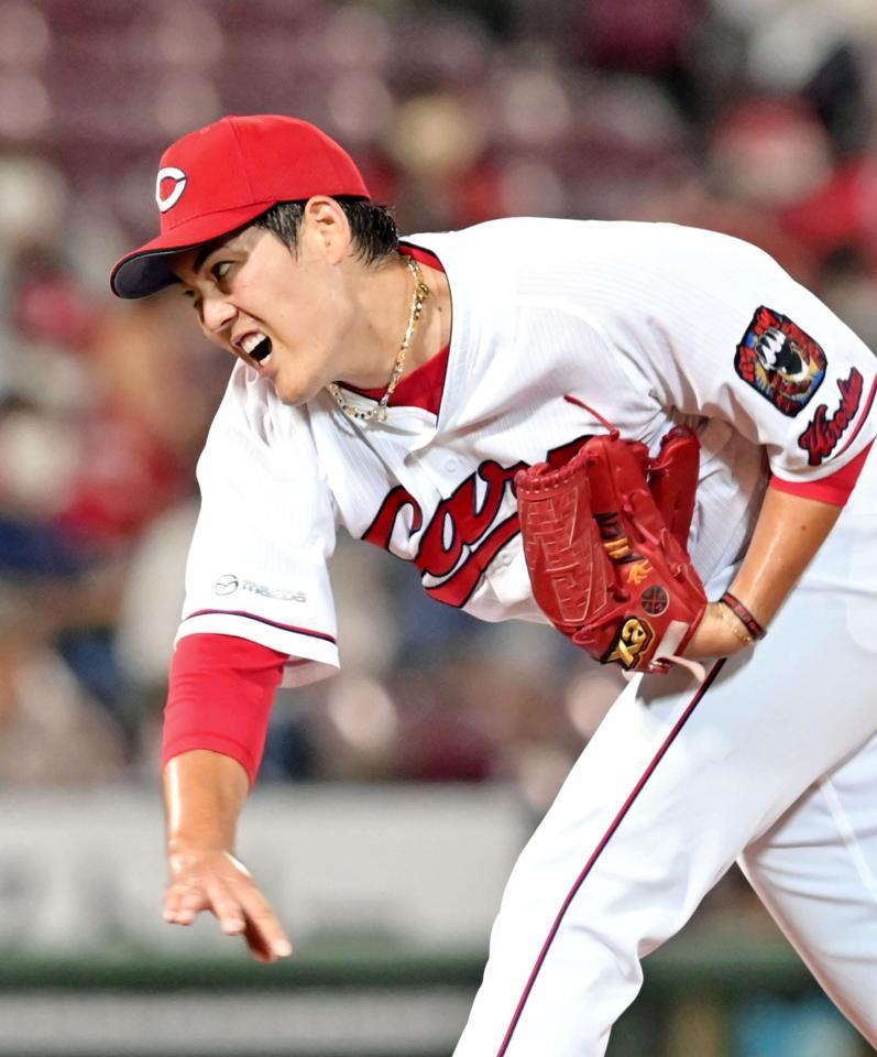 ７回、無失点の力投で１２勝目を挙げた九里（撮影・立川洋一郎）