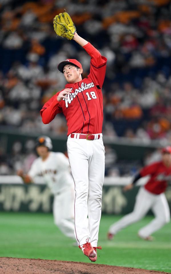 　７回、松原の打球（中前打）に反応する森下