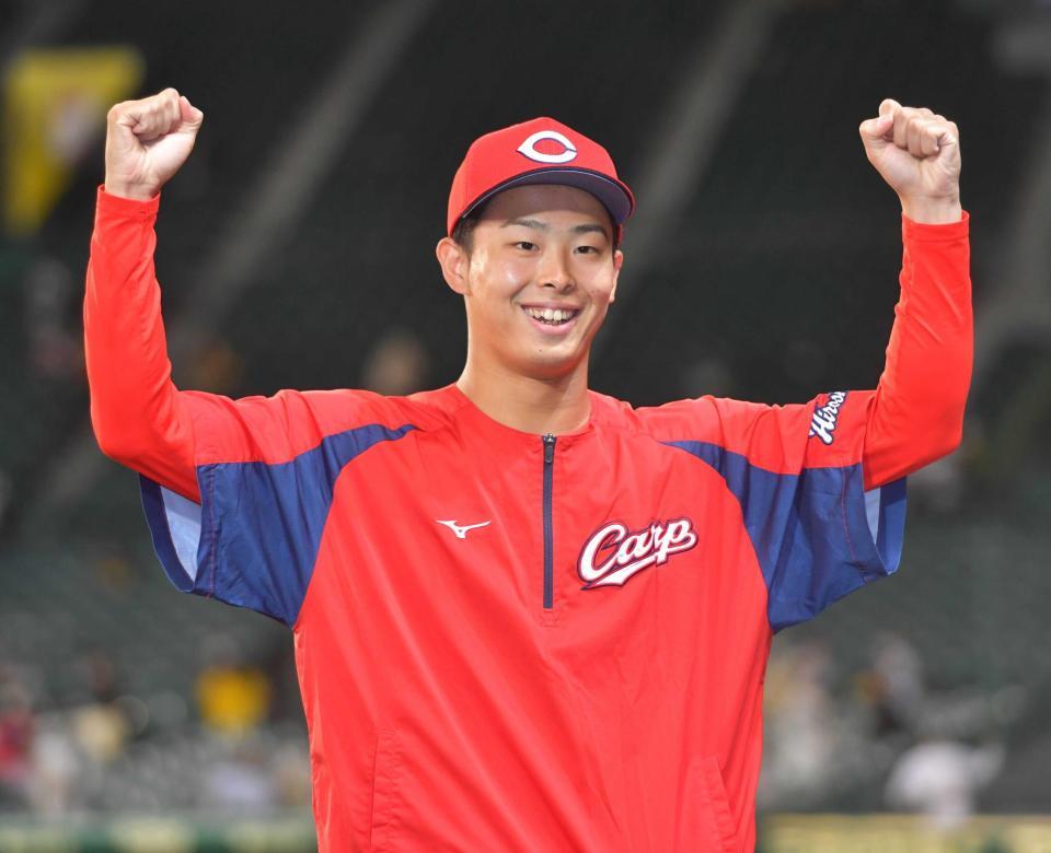 　４勝目を挙げて笑顔を見せる玉村