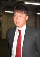 広島から戦力外通告を受け、心境を語る高橋大（撮影・立川洋一郎）　