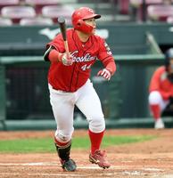 　紅白戦で林は右中間に適時二塁打を放つ（撮影・山口登）