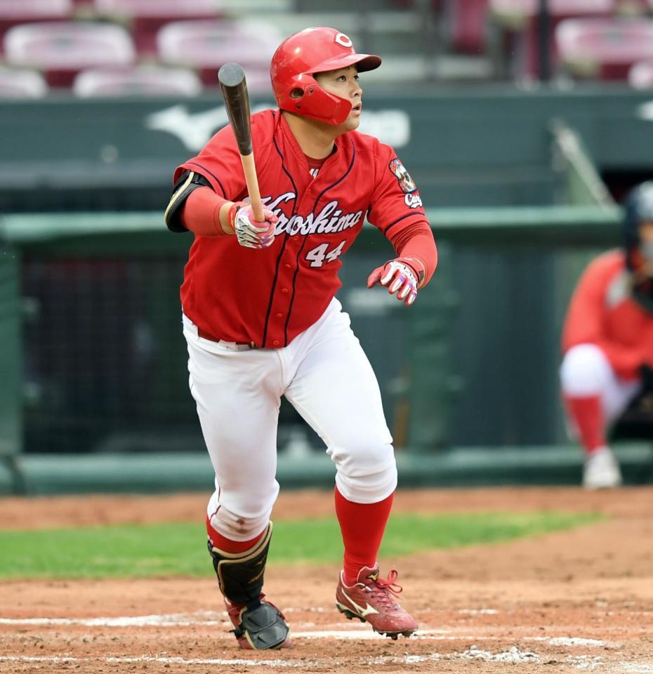 　紅白戦で林は右中間に適時二塁打を放つ（撮影・山口登）