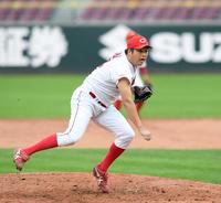 マウンド上で躍動する中崎（撮影・山口登）　