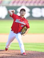 　紅白戦の４回から登板し、三者凡退に抑える好投を見せた広島・一岡（撮影・北村雅宏）