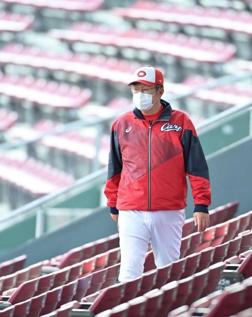 広島・佐々岡監督　強いカープ取り戻す『走って守る』古葉野球継ぐ