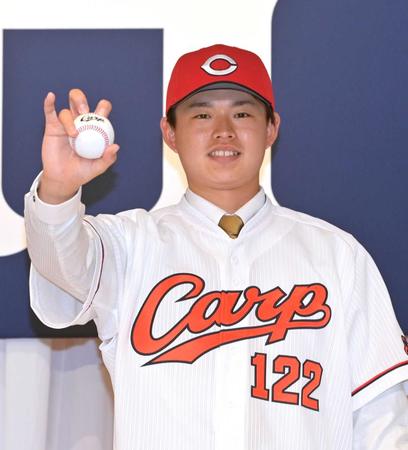 　ナックルボーラーとして活躍を誓う坂田（撮影・立川洋一郎）