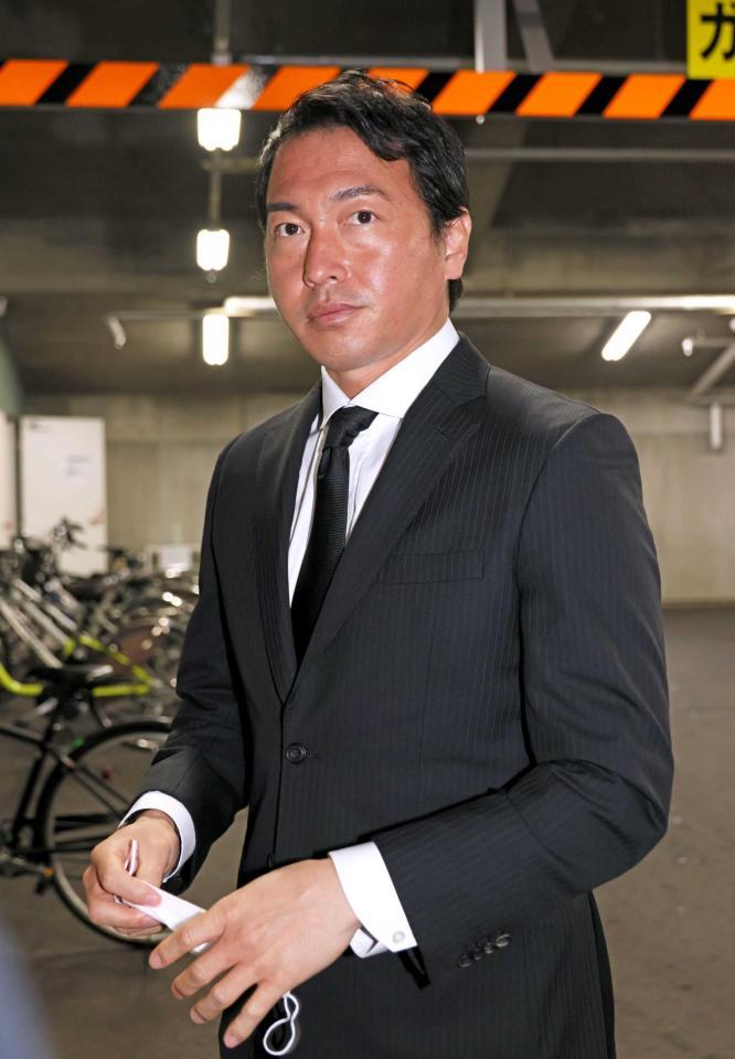 契約を更改し取材に応じる長野　