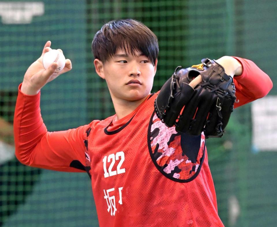 　ナックルボーラーとして活躍を誓う坂田