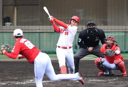 　２回、二塁打を放つ田村（撮影・北村雅宏）