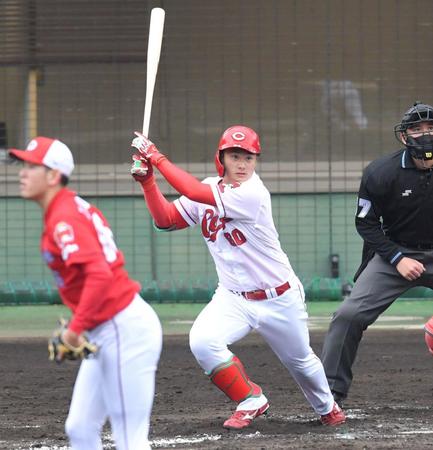 　２回、二塁打を放つ田村（撮影・北村雅宏）