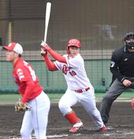 　２回、二塁打を放つ田村（撮影・北村雅宏）