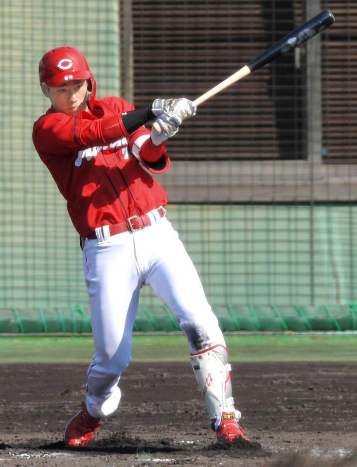 　３回、２点打を放つ中村奨