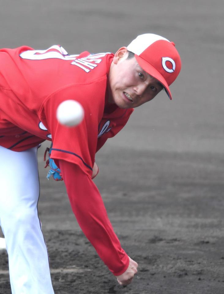 ランチ特打で打撃投手を務める栗林（撮影・北村雅宏）