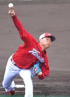 　ランチ特打で打撃投手を務める栗林