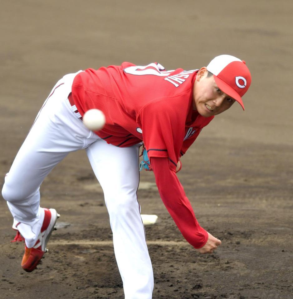 ランチ特打で打撃投手を務める栗林（撮影・北村雅宏）