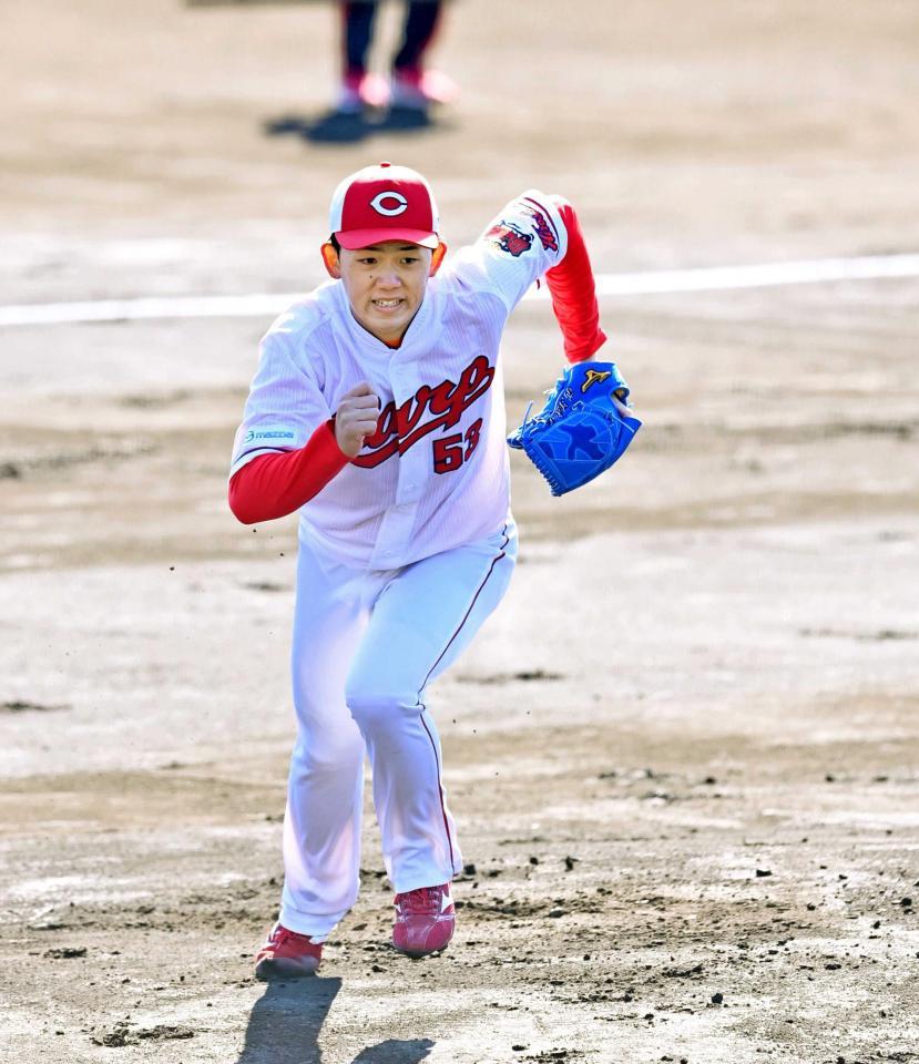 佐々岡監督が練習試合での登板を明言した小林（撮影・立川洋一郎）