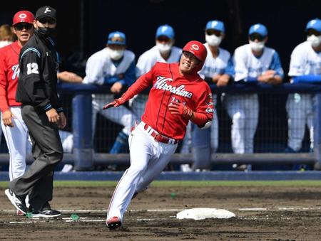 　５回、全力で二塁を目指す二俣（撮影・佐々木彰尚）