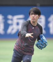 　投手指名練習に参加した小林（撮影・伊藤笙子）