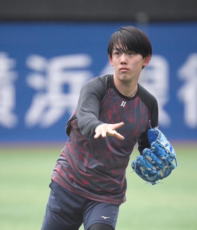 　投手指名練習に参加した小林（撮影・伊藤笙子）