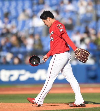 　８回、柴田に右越えソロを打たれた松本（撮影・開出牧）