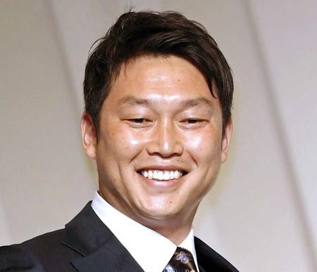新井貴浩氏
