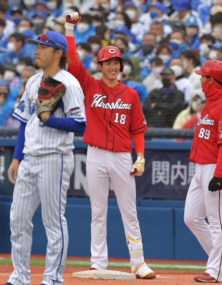 　５回、適時打を放ちこの日３安打。こぶしを突き上げる森下（撮影・佐々木彰尚）