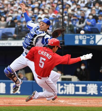 　５回、西川の右越え打で長野が生還（撮影・佐々木彰尚）