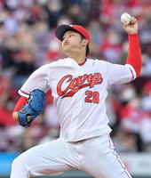 　巨人打線を相手に力投する床田（撮影・立川洋一郎）