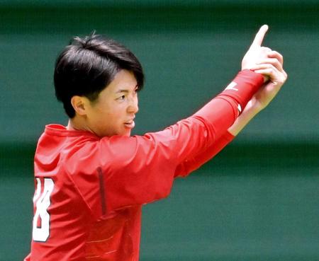 　投手指名練習で汗を流す森下（撮影・立川洋一郎）