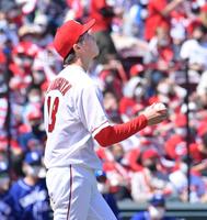 　１回、木下に適時打を打たれ宙を見つめる森下（撮影・立川洋一郎）