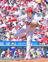 　中日打線を相手に力投する先発の森下（撮影・立川洋一郎）