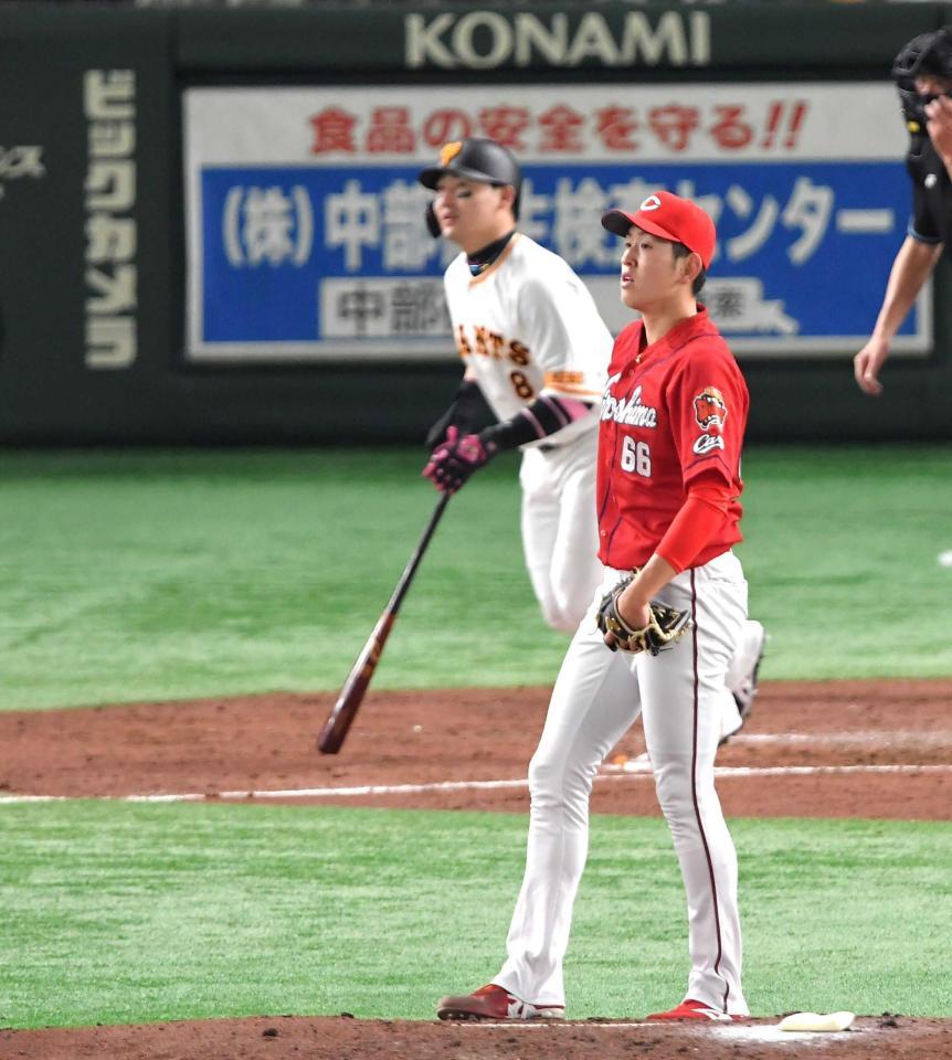 　４回、丸（奥）に右越えソロを浴びた遠藤