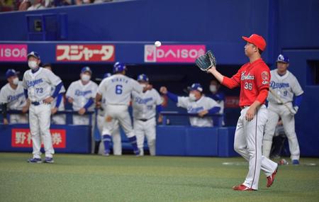 ８回、加藤に勝ち越し適時打を許した塹江（撮影・神子素慎一）