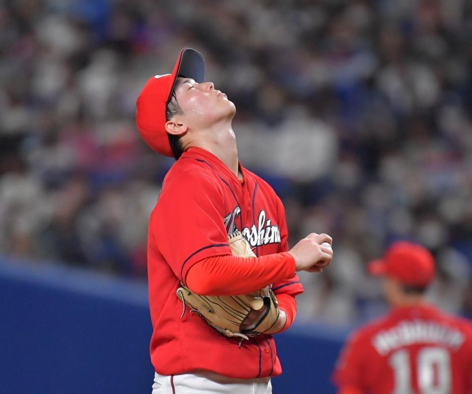 　５回、マウンドで集中する森下（撮影・神子素慎一）