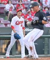 　１回、マーティンに右犠飛を打たれ先制を許す床田（撮影・立川洋一郎）