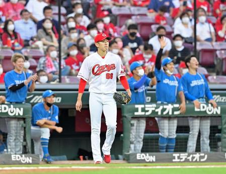 ４回、浅間に適時打を打たれ追加点を許した遠藤（撮影・立川洋一郎）