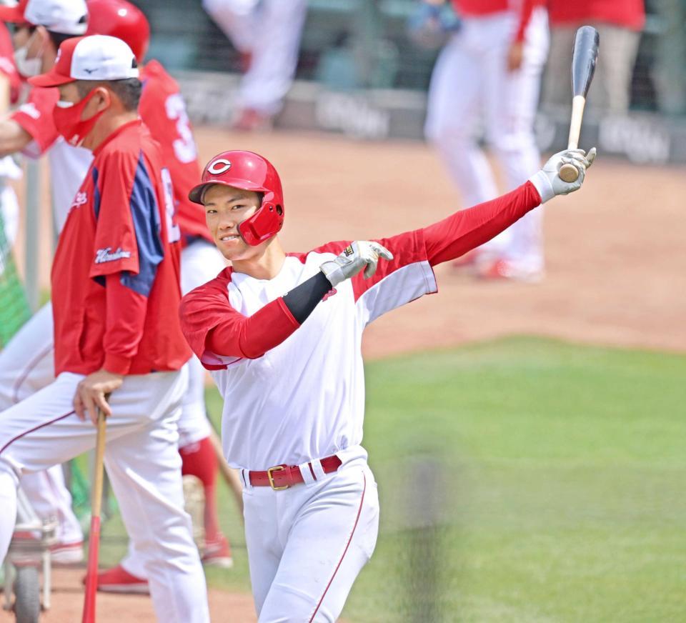 　打撃が好調で今後に期待がかかる中村奨（撮影・立川洋一郎）