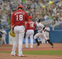 ６回、山崎に逆転本塁打を浴びる森下（撮影・三好信也）