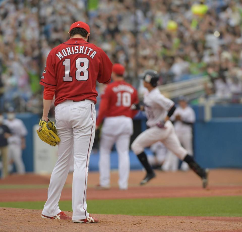 ６回、山崎に逆転本塁打を浴びる森下（撮影・三好信也）